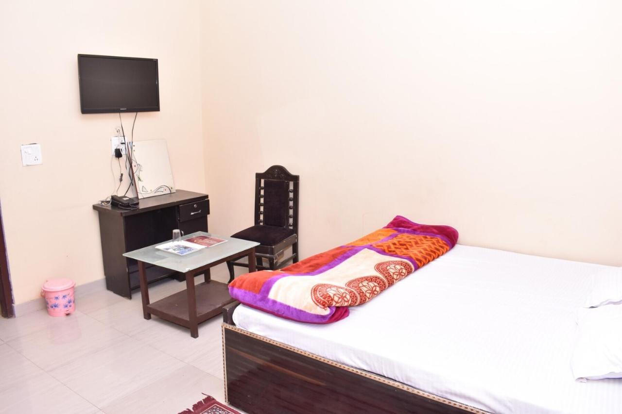 Hotel International & Restaurant Amethi Luaran gambar