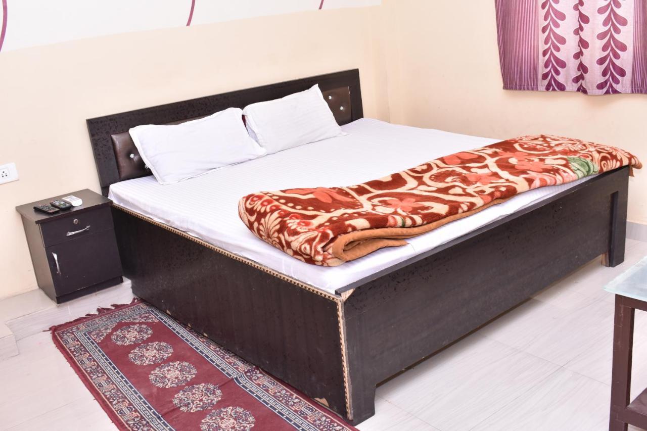 Hotel International & Restaurant Amethi Luaran gambar